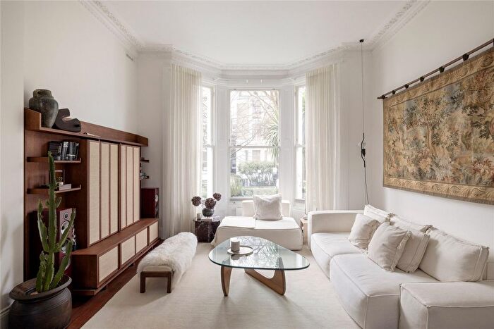 3 Bedroom Flat To Rent In Oxford Gardens, London, W10