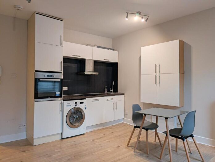 2 Bedroom Flat To Rent In East Fountainbridge, Edinburgh, EH3