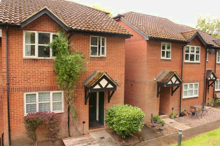 1 Bedroom Terraced House To Rent In Town End Close, Godalming, Surrey, GU7