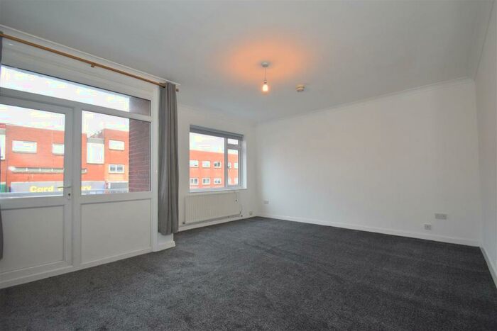 3 Bedroom Maisonette To Rent In High Road Loughton Essex, IG10