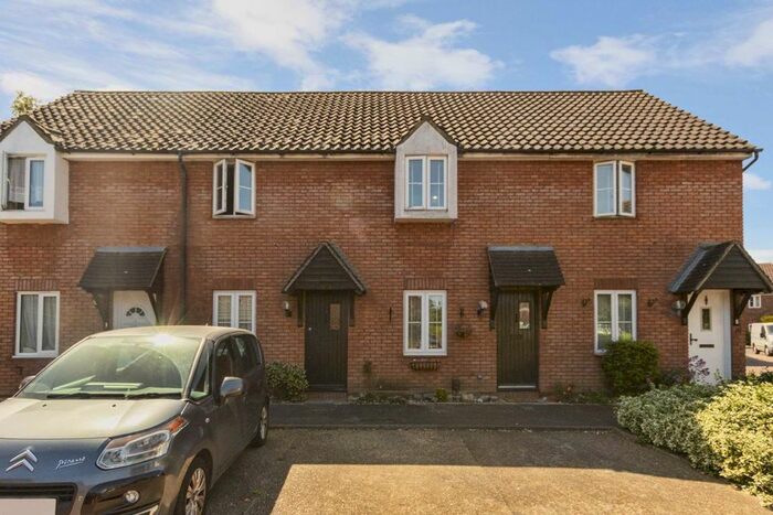 2 Bedroom Property To Rent In Jonquil Gardens, Hampton, TW12