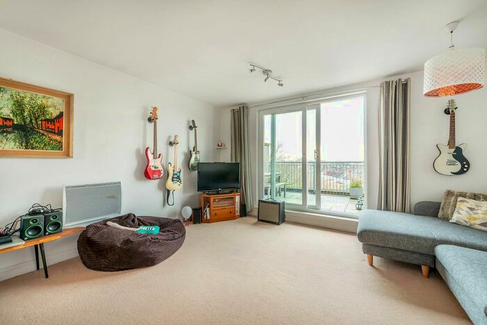 1 Bedroom Flat For Sale In Primrose Place, Isleworth, TW7