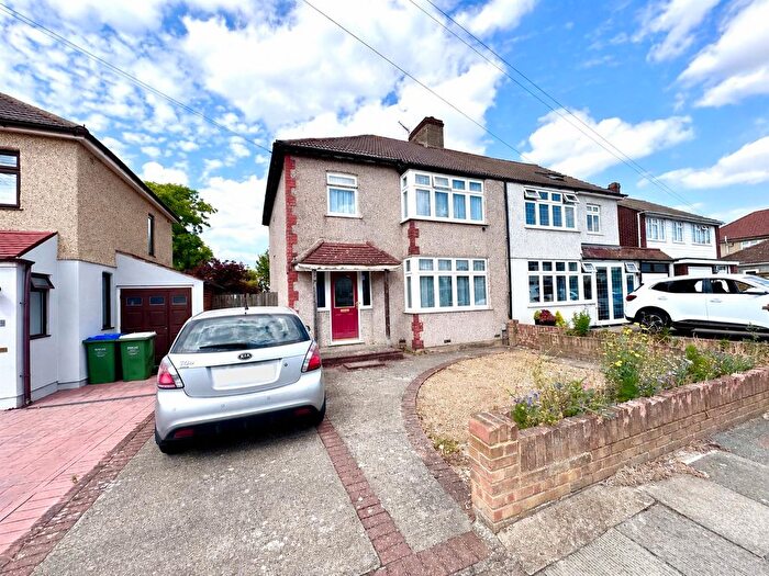 3 Bedroom Semi Detached House For Sale In Fairlawn Avenue, Bexleyheath, DA7