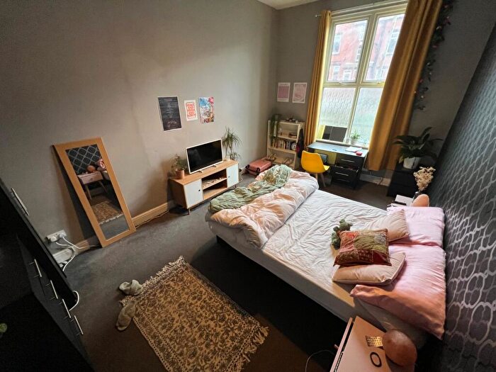 1 Bedroom Detached House To Rent In Brudenell Road, Hyde Park, Leeds, West Yorkshire, LS6