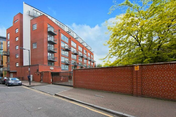 2 Bedroom Flat To Rent In Tanner Street, London, SE1