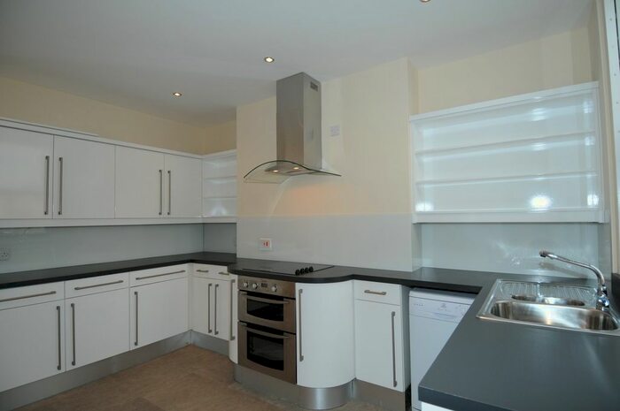 2 Bedroom Flat To Rent In Heaton Moor Road, Heaton Moor, Stockport, SK4