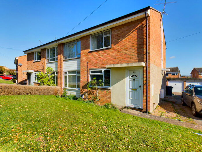 2 Bedroom Maisonette To Rent In Bowmans Avenue, Hitchin, SG4