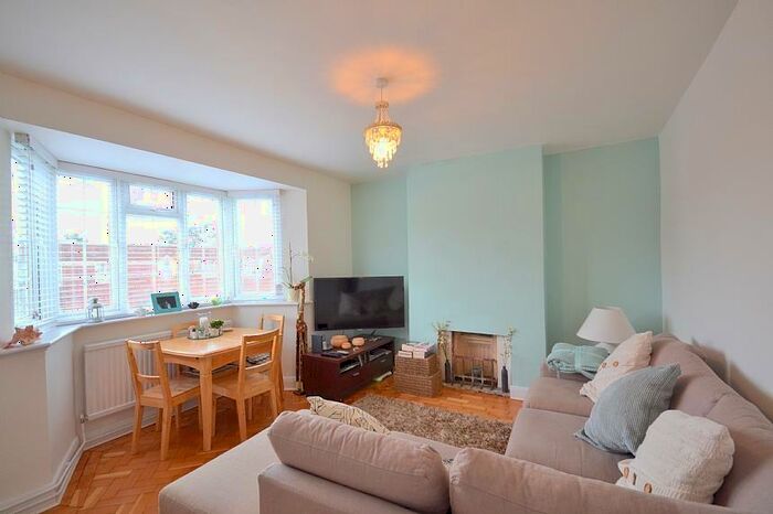2 Bedroom Flat To Rent In Finchley Court, Ballards Lane, Finchley, N3