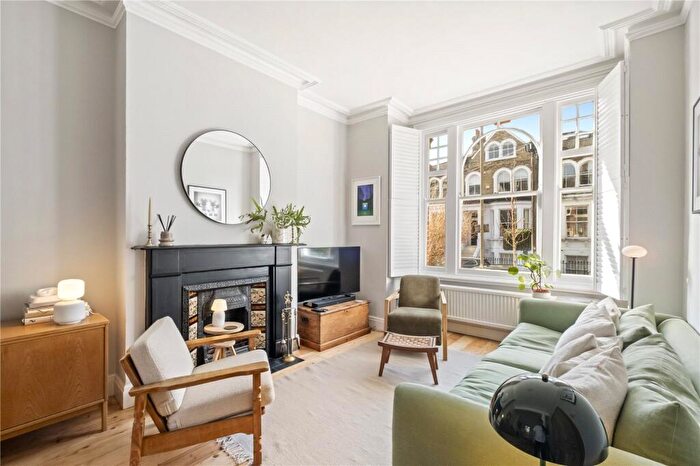 2 Bedroom Apartment For Sale In Endlesham Road, London, SW12
