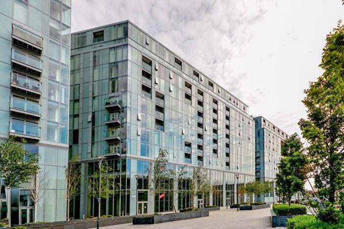 2 Bedroom Flat To Rent In Dancers Way, Deptford, London, SE8