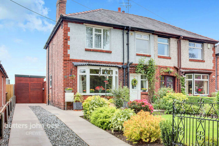 3 Bedroom Semi-Detached House For Sale In Waterloo Road, Crewe, CW1