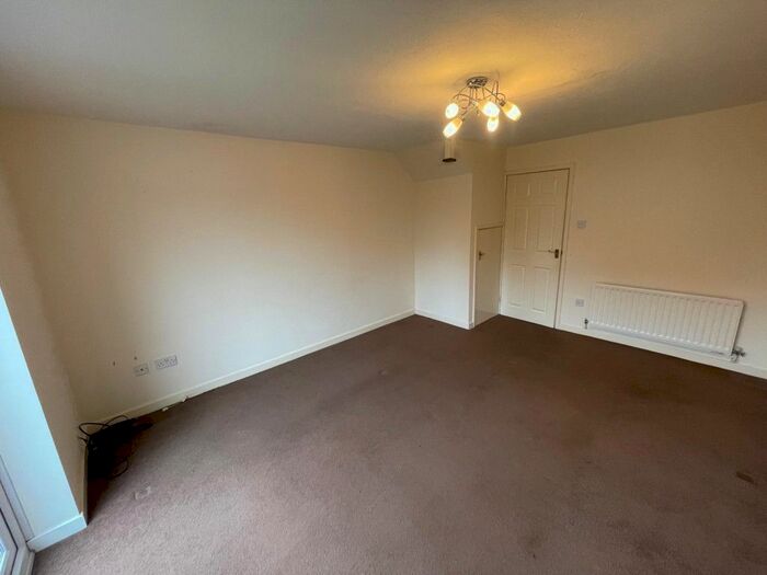 2 Bedroom Detached House To Rent In Ibbestson Road, Churwell, Leeds, LS27
