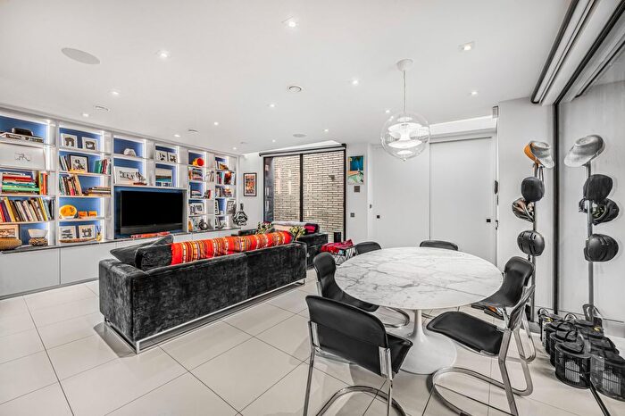 3 Bedroom Mews To Rent In Southwick Yard, Titchborne Row, W2