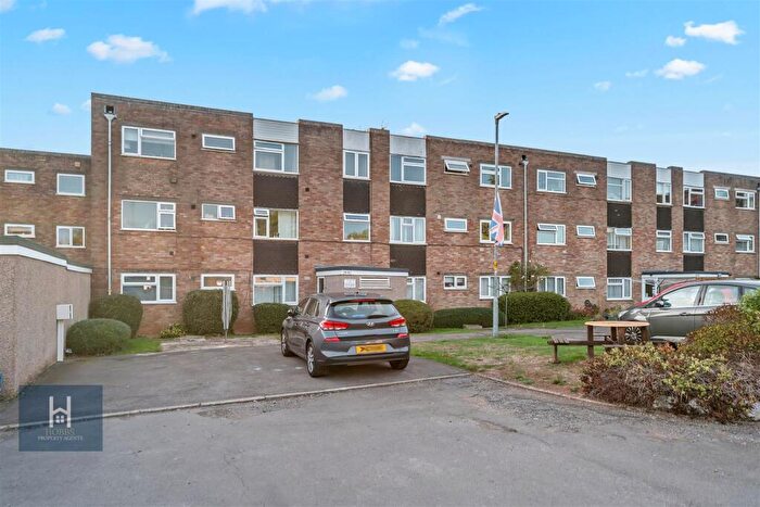 2 Bedroom Flat For Sale In Abbotswood, Yate, BS37