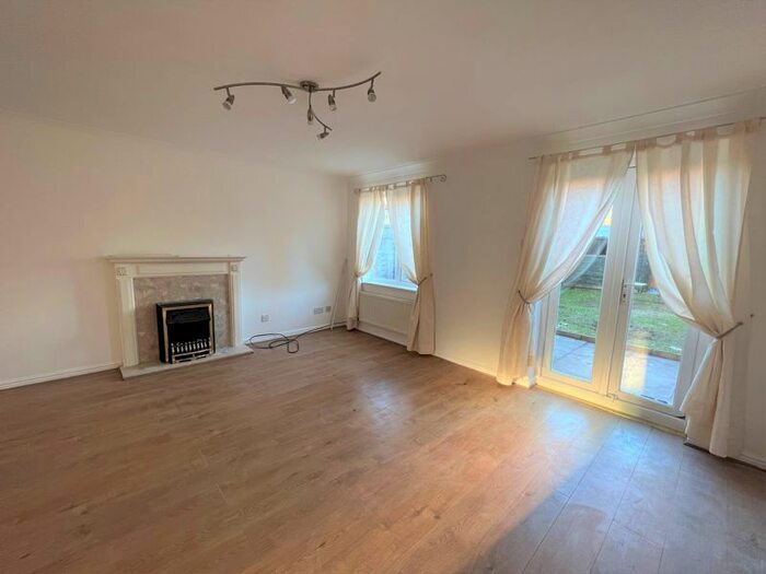 3 Bedroom End Of Terrace House To Rent In Darlands Drive, Barnet EN5