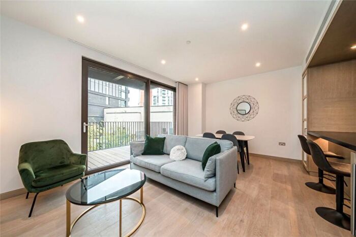 2 Bedroom Flat For Sale In Viaduct Gardens, Embassy Gardens, SW11