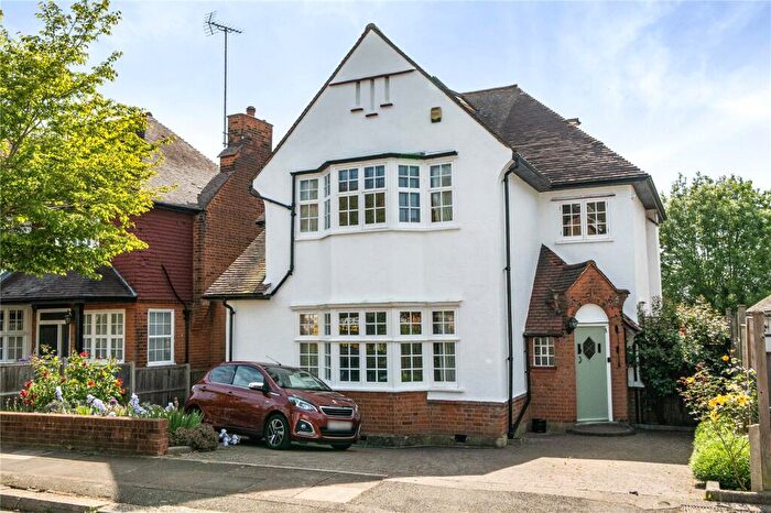 5 Bedroom Detached House For Sale In Bedford Avenue, Barnet, EN5