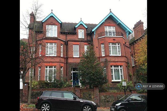 2 Bedroom Flat To Rent In Chesterford Gardens, London, NW3
