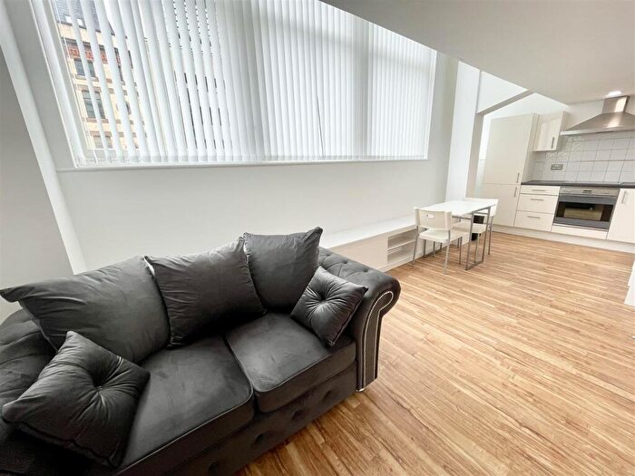 1 Bedroom Apartment To Rent In Sovereign Chambers, Temple Lane, L2