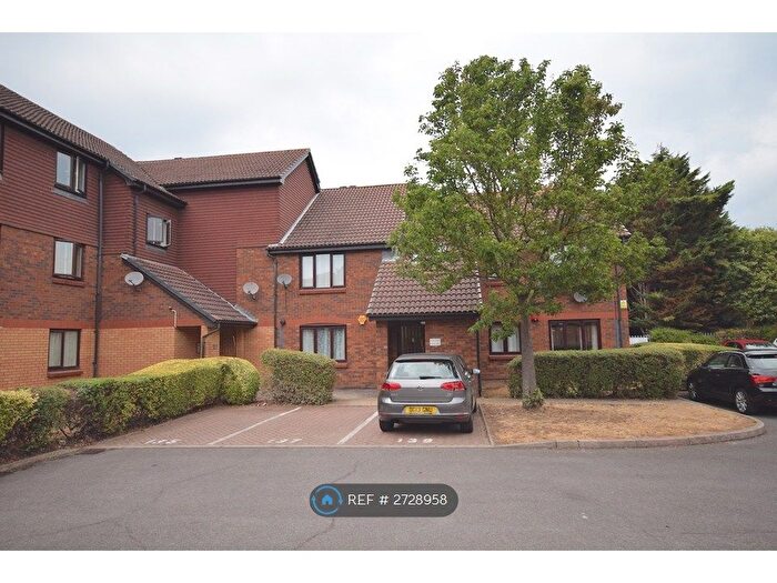 2 Bedroom Flat To Rent In Kipling Drive, London, SW19