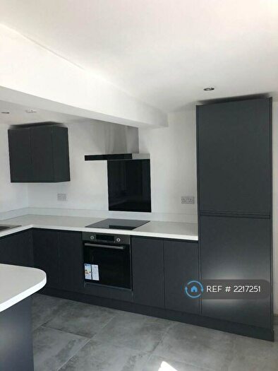 2 Bedroom Flat To Rent In Market Place, Doncaster, DN10