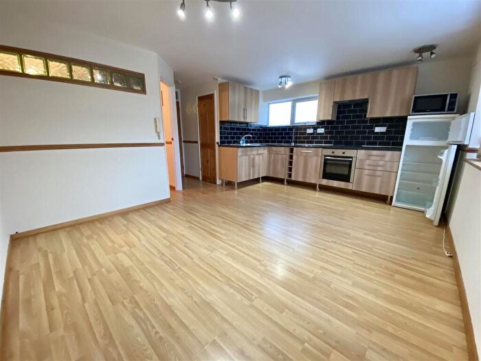 1 Bedroom Apartment To Rent In Handcross Road, Wigmore, LU2