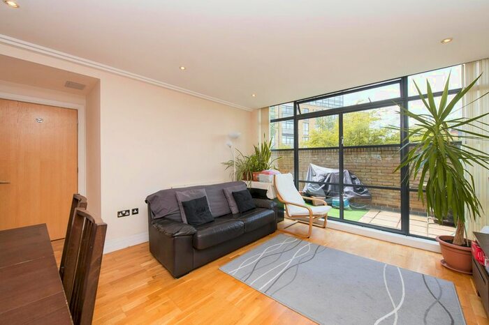 2 Bedroom Flat To Rent In Town Meadow, Brentford, TW8
