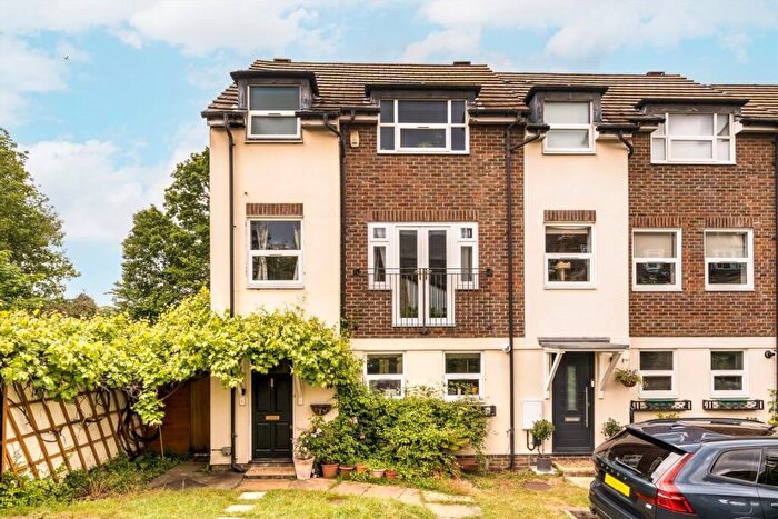 4 Bedroom Terraced House For Sale In St. Barnabas Close, East Dulwich, SE22