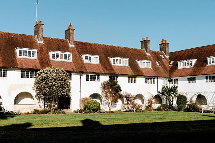 1 Bedroom Flat For Sale In Waterlow Court, London, NW11