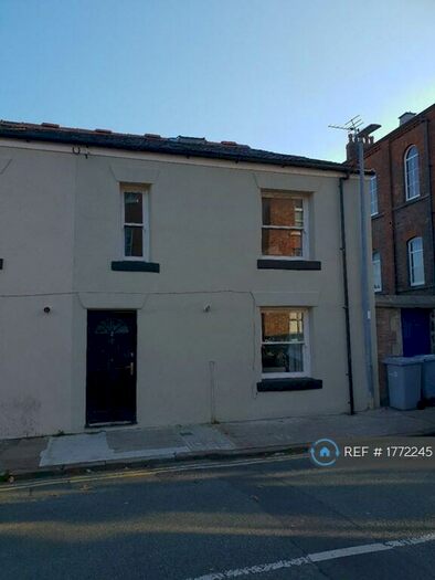 4 Bedroom Semi-Detached House To Rent In St. Georges Street, Macclesfield, SK11