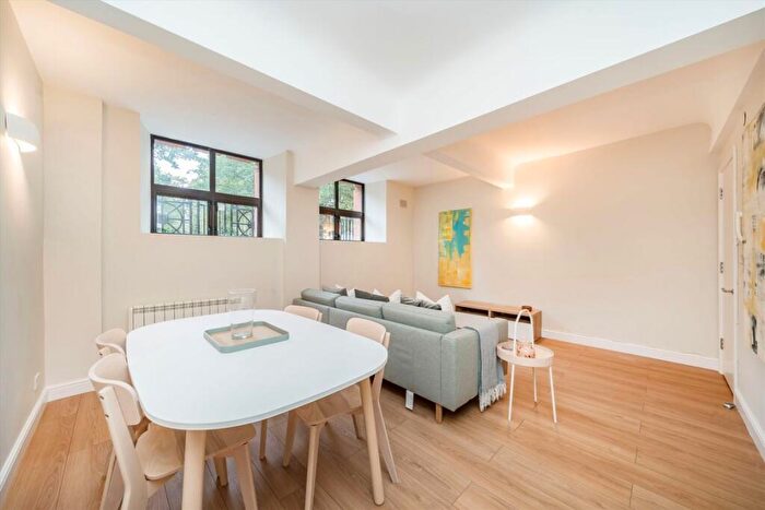 1 Bedroom Flat For Sale In Manor Gardens, Islington, N7