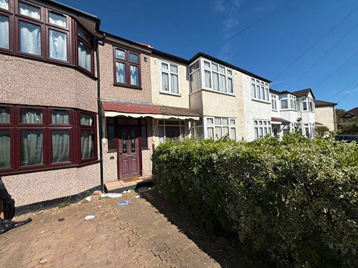 4 Bedroom Terraced House To Rent In Amery Gardens, Romford, RM2