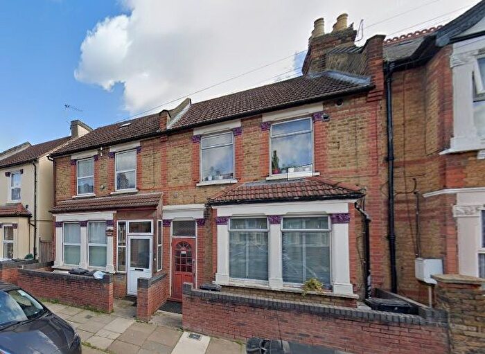 2 Bedroom Flat To Rent In Standard Road, Hounslow, TW4