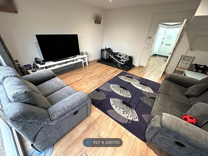 3 Bedroom Terraced House To Rent In Ellis Avenue, Dagenham, RM8
