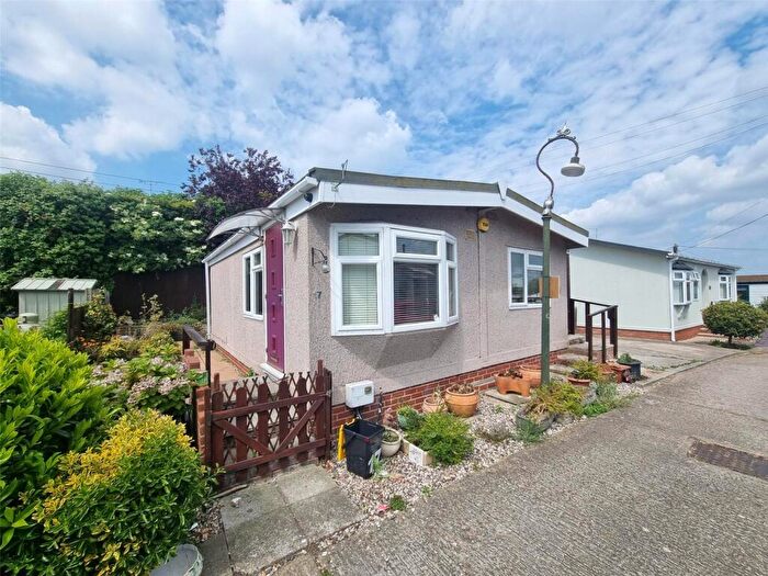 2 Bedroom Park Home For Sale In Crouch Park, Pooles Lane, Hullbridge, Hockley, SS5