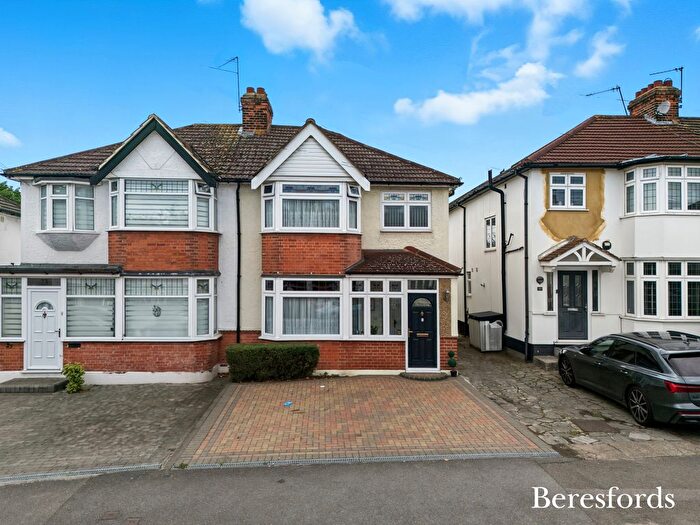 3 Bedroom Semi-detached House For Sale In Park End Road, Romford, RM1