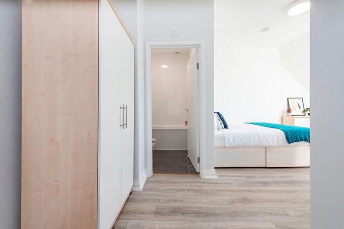 Studio To Rent In Mount View Road, London, N4