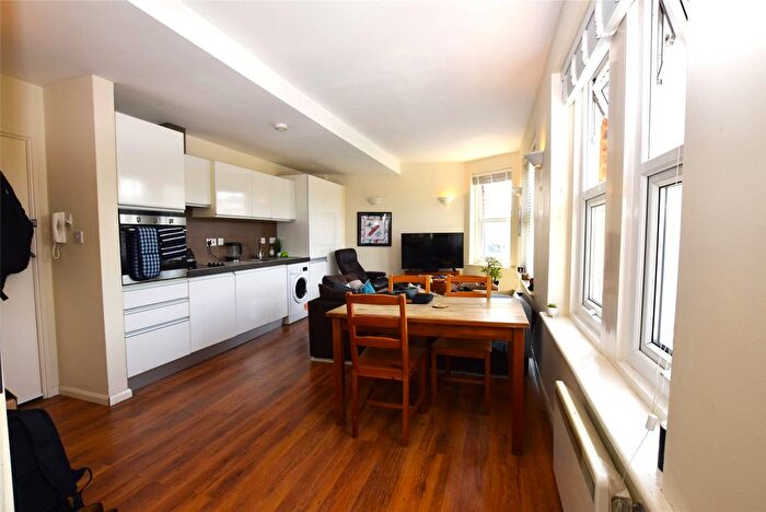 1 Bedroom Flat To Rent In Wimbledon Park Road, Southfields, London, SW18