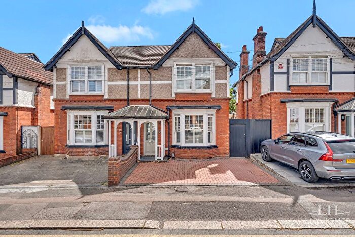 3 Bedroom Semi-Detached House For Sale In Gaynes Road, Upminster, RM14