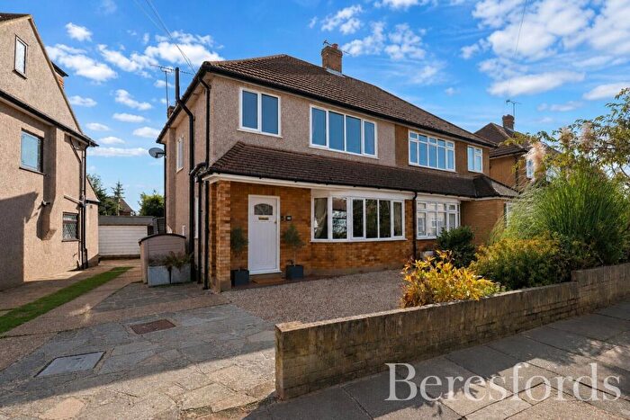 3 Bedroom Semi-Detached House For Sale In Trent Avenue, Upminster, RM14