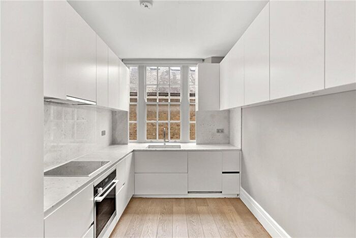 3 Bedroom Flat To Rent In The Little Boltons, Chelsea, London, SW5