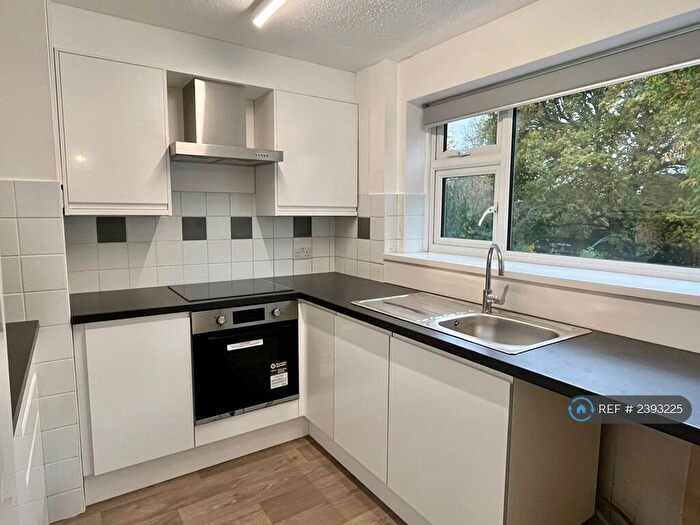 3 Bedroom Flat To Rent In Plantation Road, Amersham, HP6