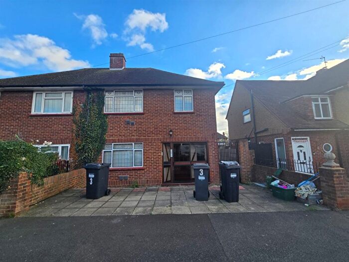 Studio To Rent In Monarch Close, Feltham, TW14