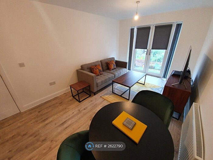 1 Bedroom Flat To Rent In St Thomas's Place, Stockport, SK1