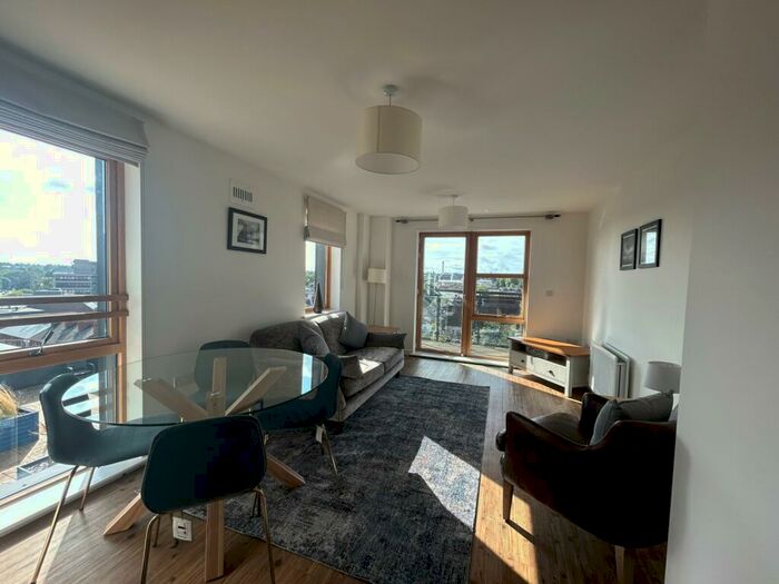 2 Bedroom Apartment To Rent In , Watlington Street, Reading, Berkshire, RG1
