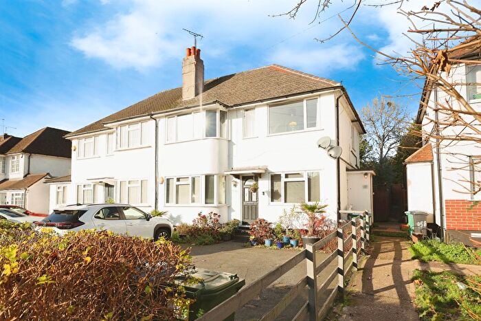 2 Bedroom Maisonette For Sale In Courtlands Drive, Watford, WD17