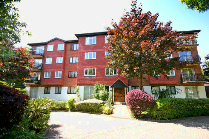 1 Bedroom Flat To Rent In Great Heathmead, Haywards Heath, RH16