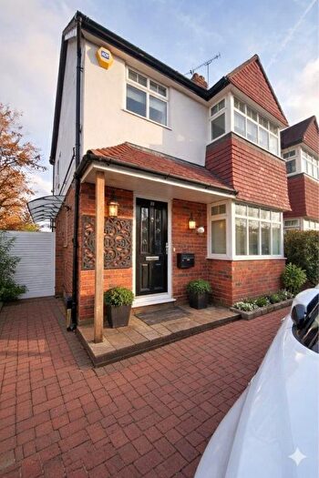 3 Bedroom Flat To Rent In Cheery Tee Avenue, Guildford, Surrey, GU2