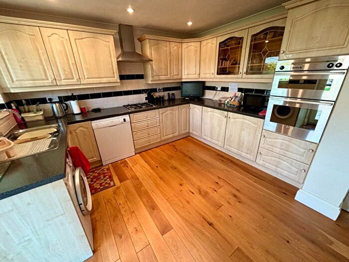 4 Bedroom Detached House For Sale In Greenfield Avenue, Spinney Hill, Northampton, NN3