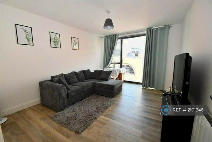 2 Bedroom Flat To Rent In Sydenham Road, Guildford, GU1